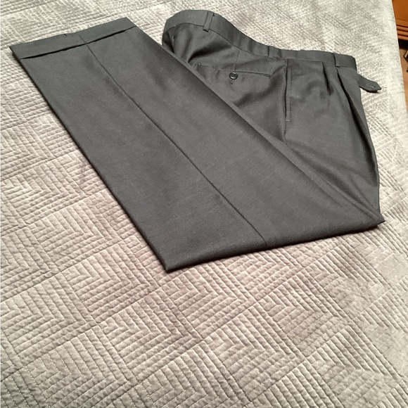 Joseph Abboud-Nordstrom mens suit, 40R/W34- inseam 29.5 inches - Picture 9 of 13